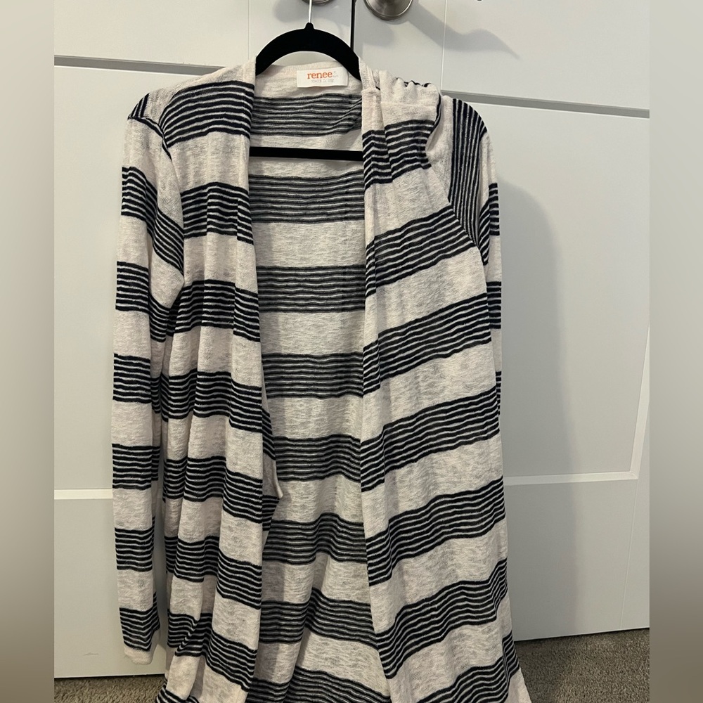 Perfect condition Renee C. cardigan! - Picture 2 of 5